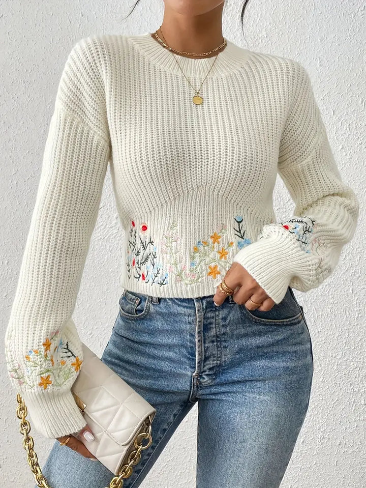 Stilla | Strikpullover med floral broderi