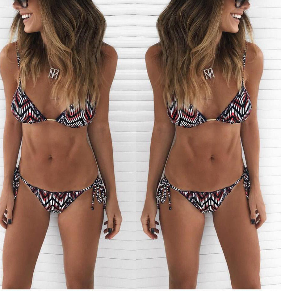 Dame Triangel-Bikini med elegante bånd og perforeret mønster Stilla