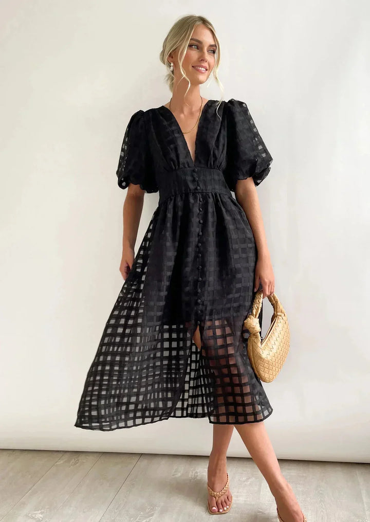 Stilla | Midikjole med kvadrattryk og flæseærmer fra Beauty