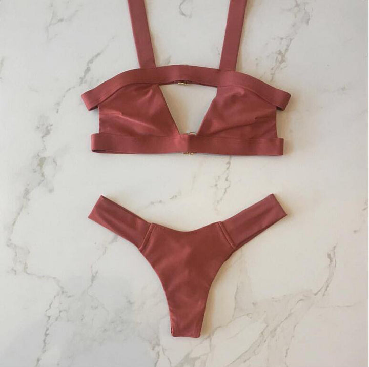 Dame Højt skåret bikini med brede stropper og dyb V-udskæring Stilla