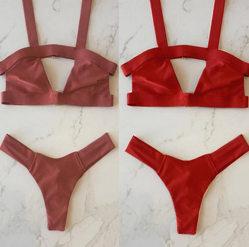 Dame Højt skåret bikini med brede stropper og dyb V-udskæring Stilla