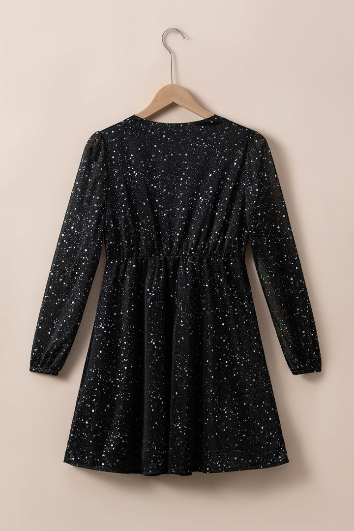 Stilla | Elegant sort glitrende kjole med mesh sene