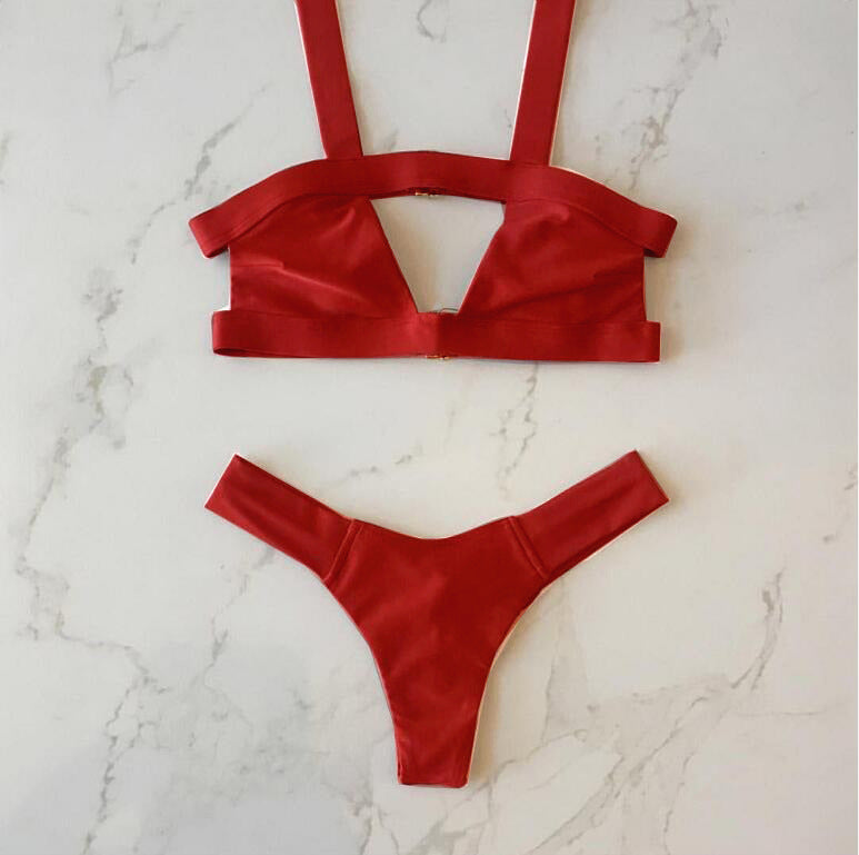Dame Højt skåret bikini med brede stropper og dyb V-udskæring Stilla