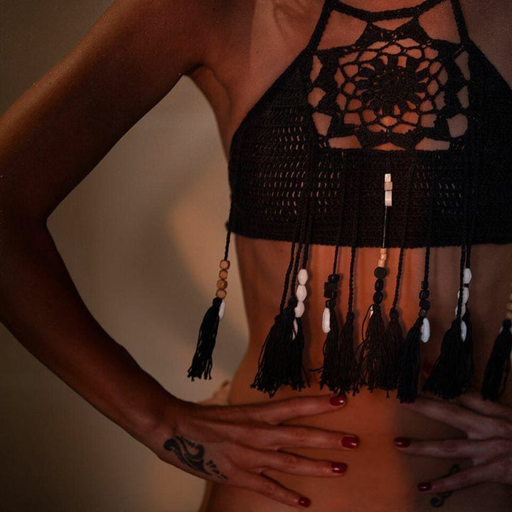Damehækle-bikini-overdel med detaljeret makramee-udseende og lange kvaster Stilla