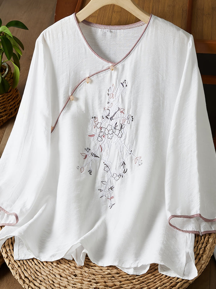 Stilla | Linned Damebluse 3/4 Ærmer, Perlemorsknapper Og Broderier, Retrostil Med Gennemsigtigheder