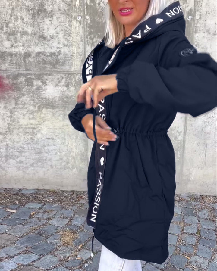 Stilla | Damejakke med snor og bogstavtryk