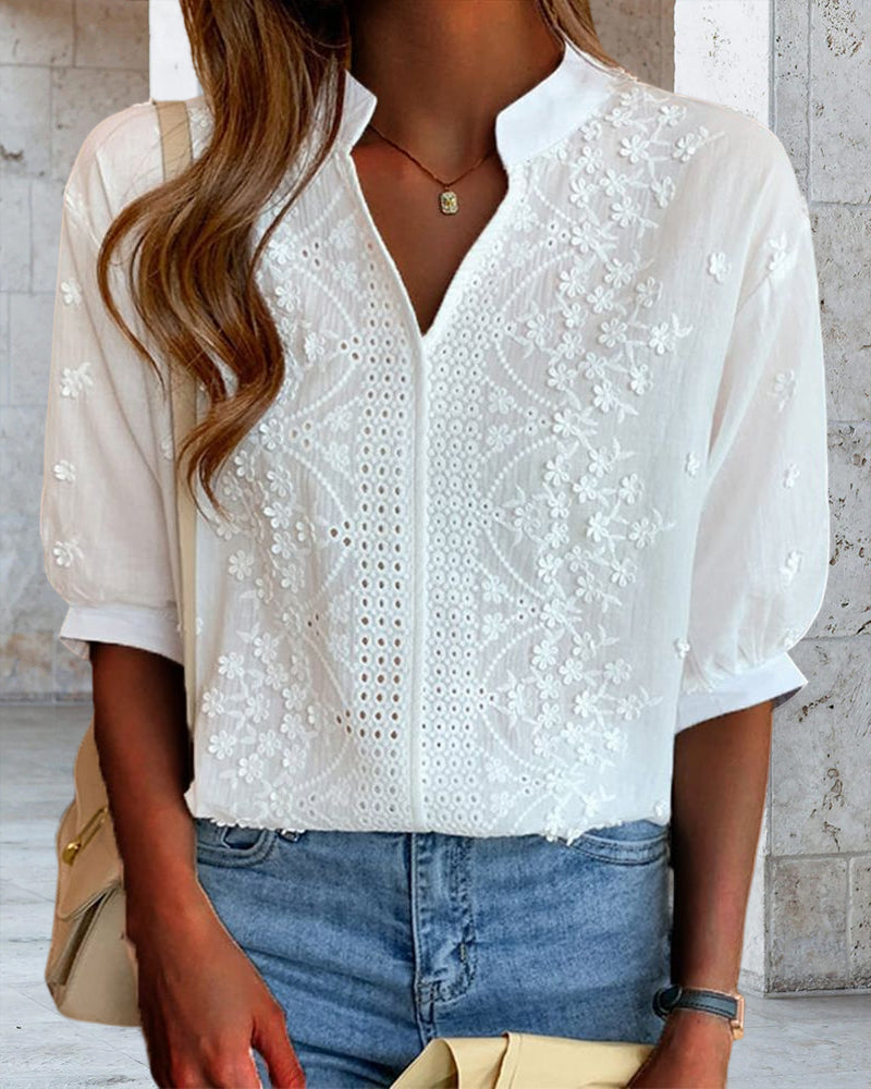 Stilla | Broderet V-hals Bluse