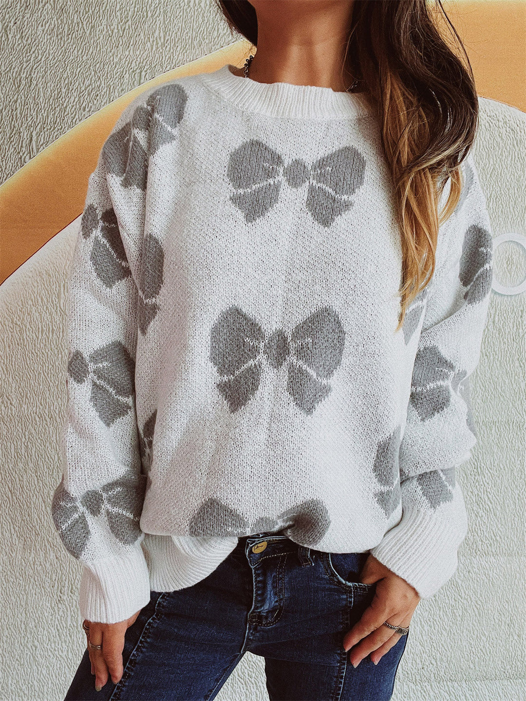 Stilla | Rund hals sweater med skuldredroppet design og sløjfe