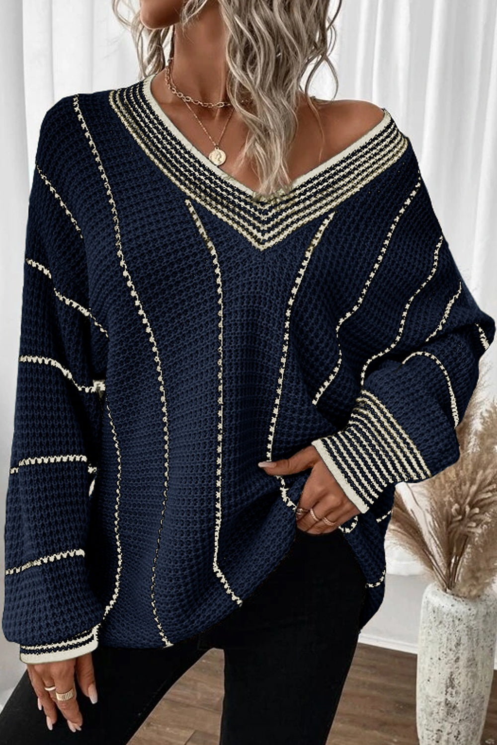 Stilla | Stribet Pullover med V-udskæring og Nedsænkede Skuldre