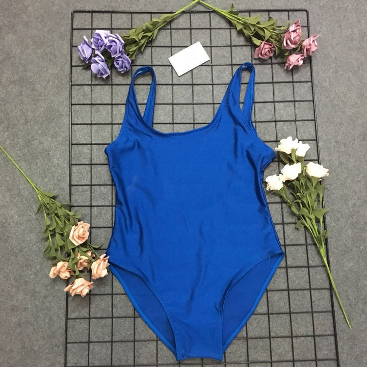 Dame Højskårne badetøj med elegant styling Stilla