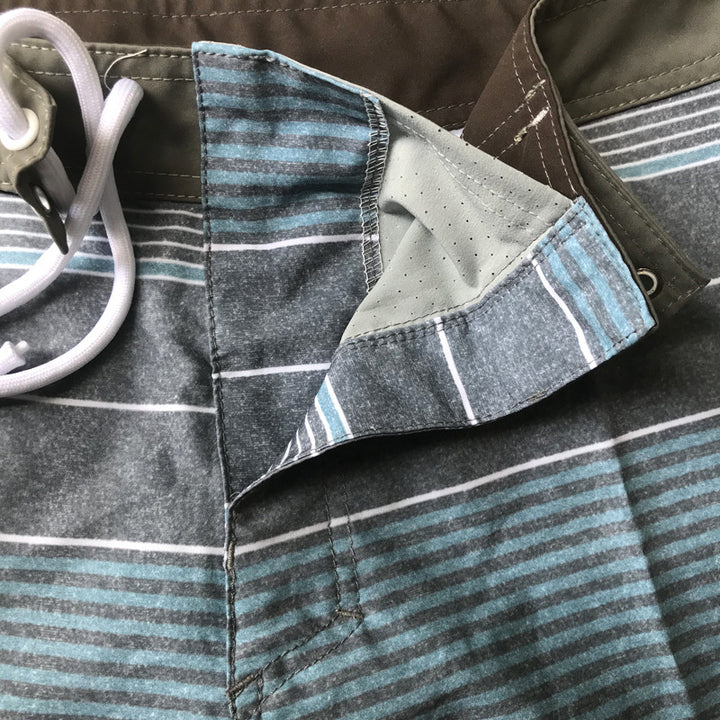 Herrer badeshorts med innovativt vandafvisende materiale og justerbar talje Stilla