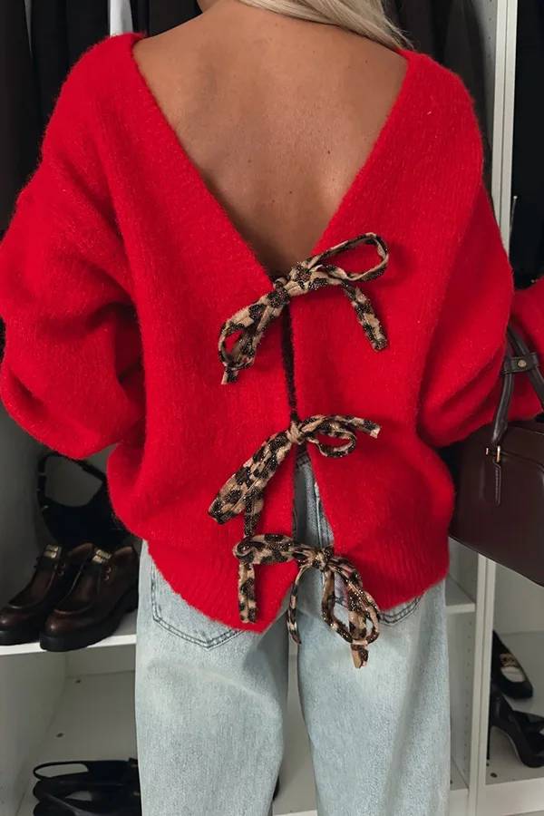 Stilla | Strikpullover med trendy kvaster, leopardmønster og bindebånd