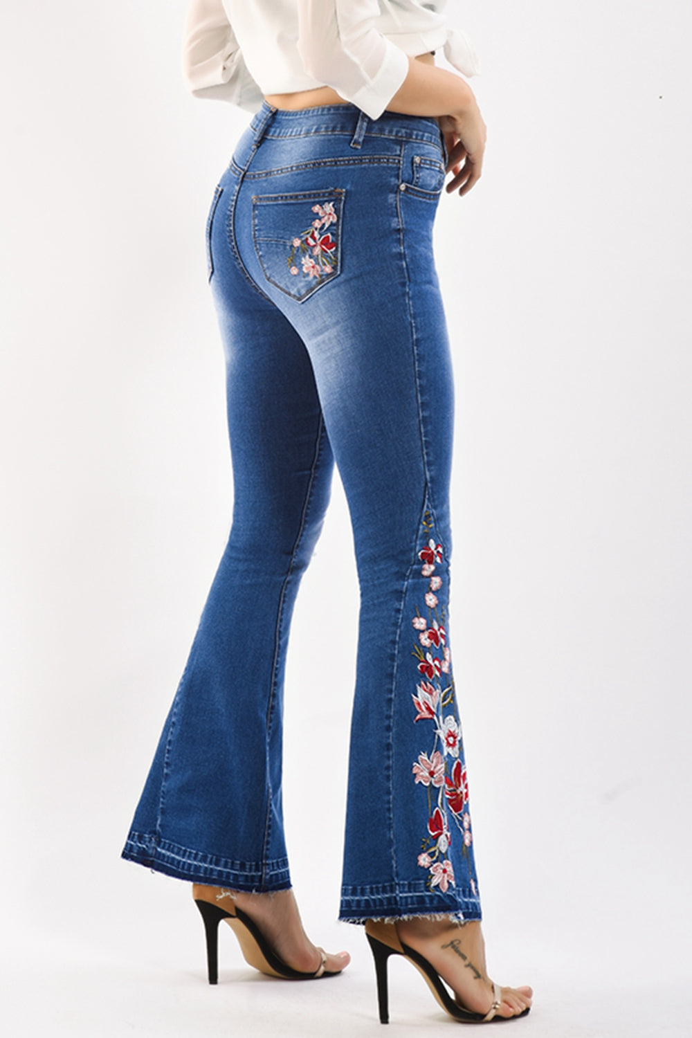 Stilla | Størrelse Blomst Broderi Bred Ben Jeans