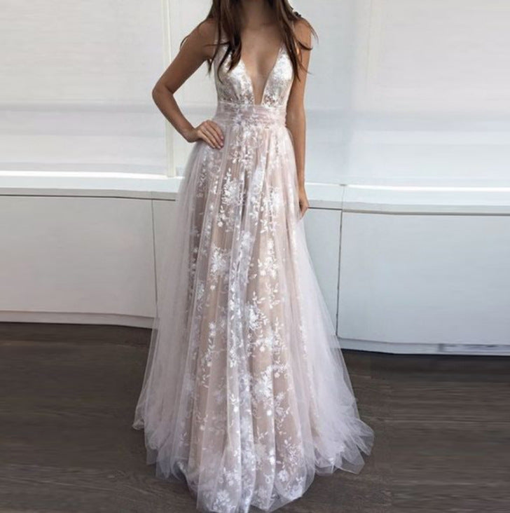 Stilla | Glamorous Lace Deep V Uden Ærmer Aftenkjole