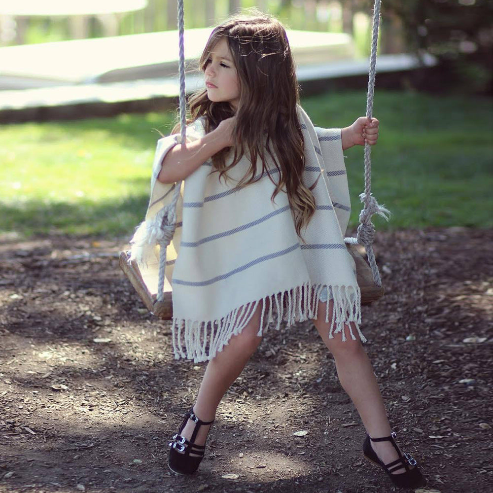 Kvinders strand poncho med frynset kant og stribet design