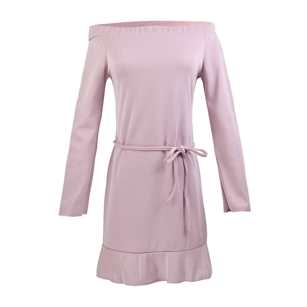 Damerne afslappede kjole med off-the-shoulder design og legende kant