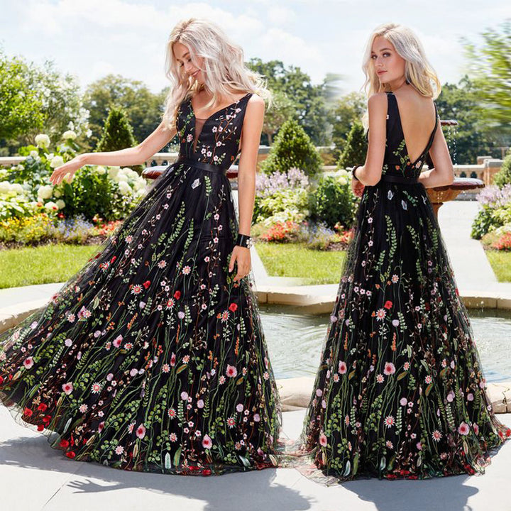 Dame Botanisk Aftenkjole med florale Broderier og volumiøs Tylllag Stilla