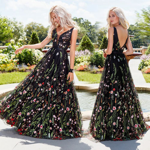 Dame Botanisk Aftenkjole med florale Broderier og volumiøs Tylllag Stilla
