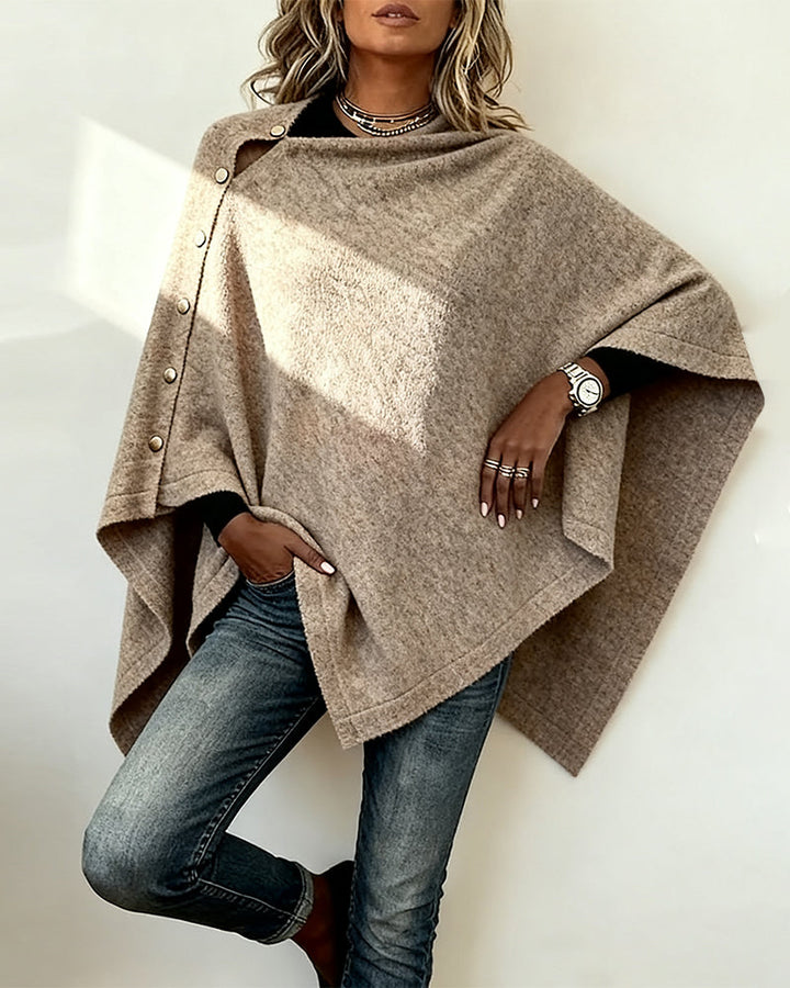 Stilla | Cape Design med Mode Atmosfære og Asymmetrisk Snit
