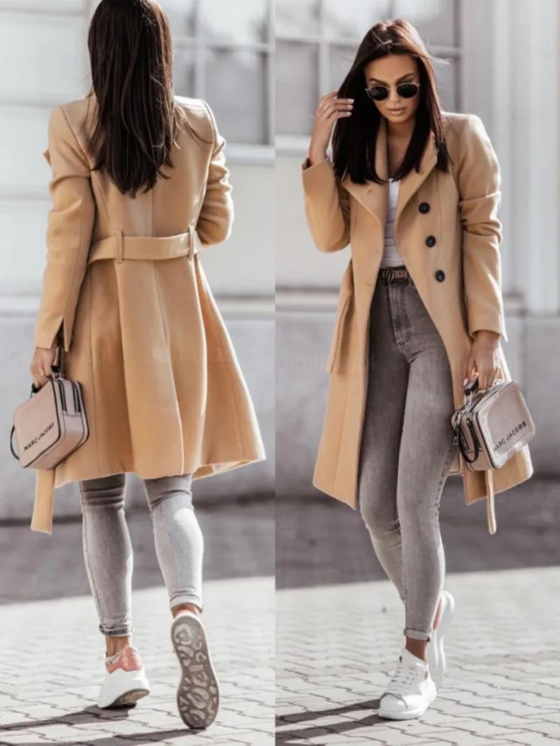 Stilla | Slim Fit Trenchcoat Med Dobbelt Knapliste Til Damer Med Elegante Detaljer