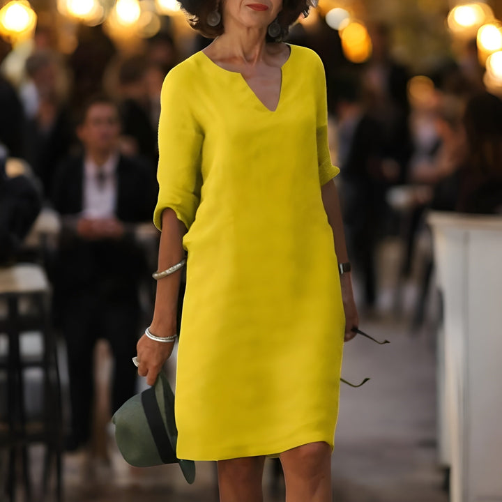 Stilla | Elegante Kjole Med V-udsnit