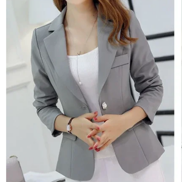 Stilla | Elegant Dame Blazer Med Knaplukning Ved Anklen
