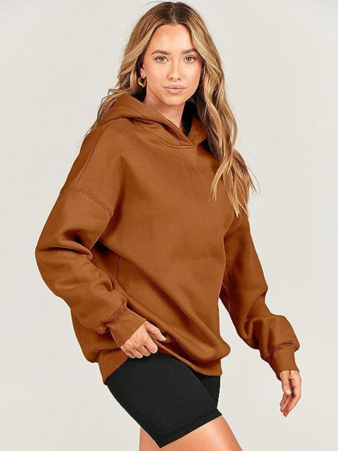 Stilla | Hoodie med lange ærmer og faldende skuldre