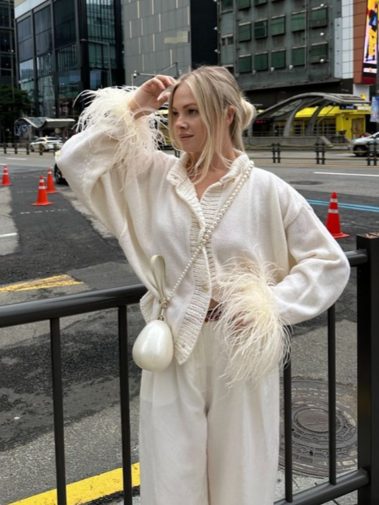 Stilla | Elegant cardigan med fjerakkenter