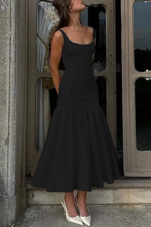 Stilla | Rund Hals Ærmeløs Midi Kjole Med Flæser