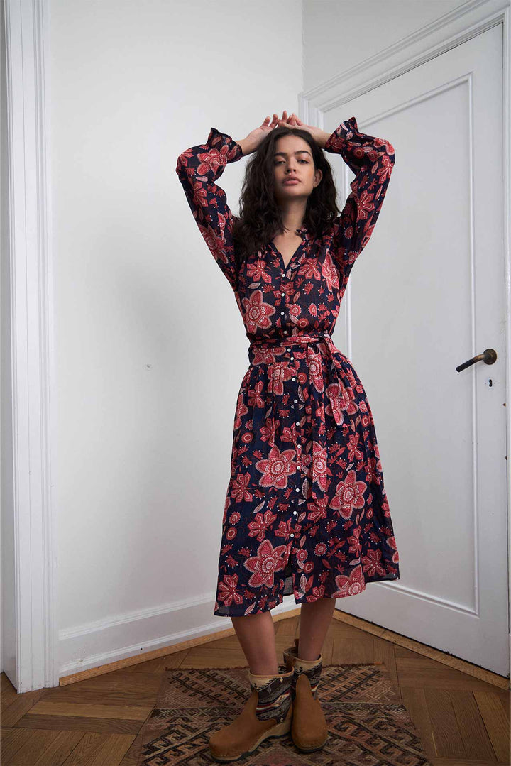 Stilla | Elegant Midi Kjole Med Print