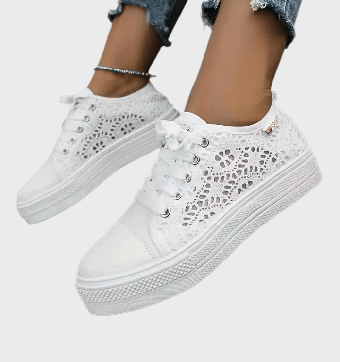 Skovae | Stilfulde Lavskårne Snøresneakers med Siden Detaljer og Sikker Pasform
