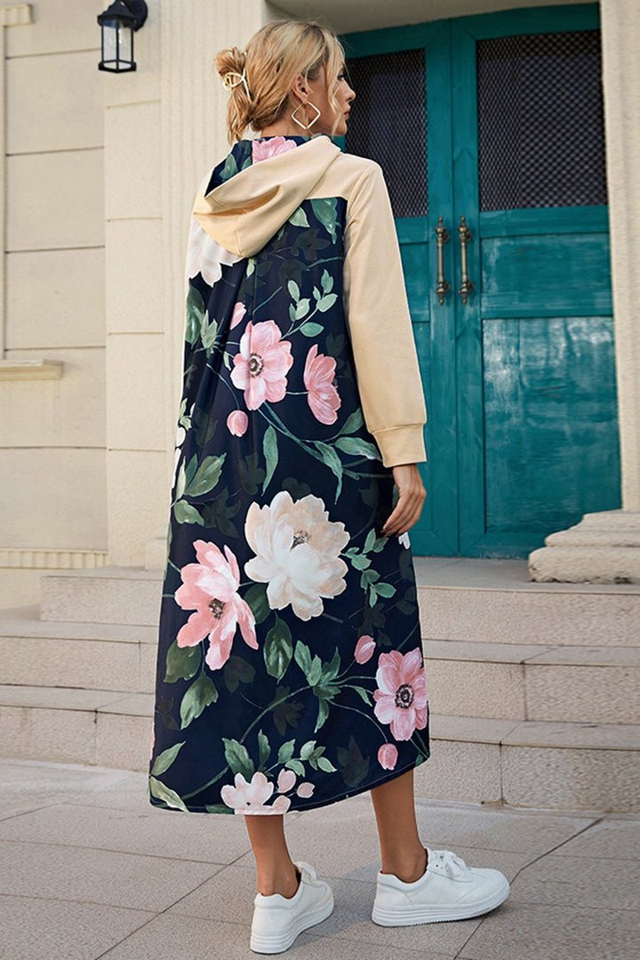 Stilla | Sweatshirt med lange ærmer i bomulds patchworkstil med blomstertryk på ryggen