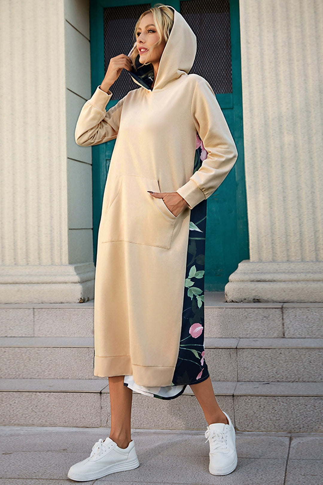 Stilla | Sweatshirt med lange ærmer i bomulds patchworkstil med blomstertryk på ryggen