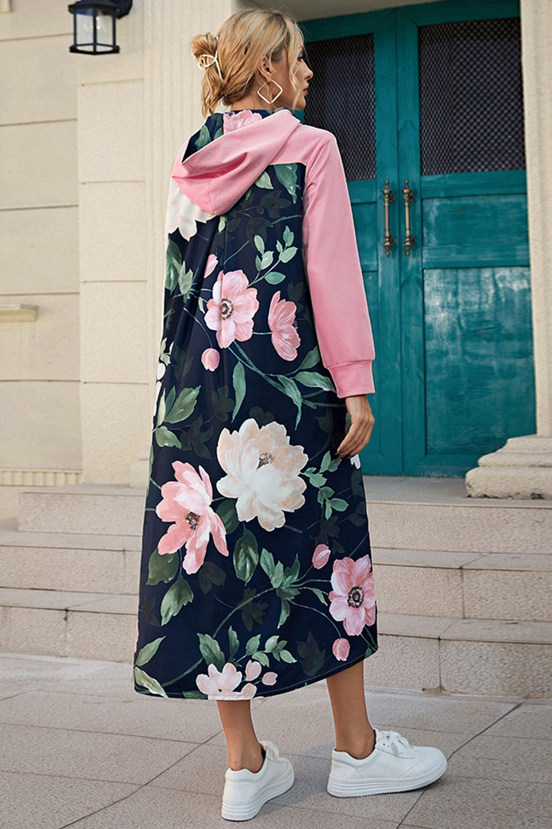 Stilla | Sweatshirt med lange ærmer i bomulds patchworkstil med blomstertryk på ryggen