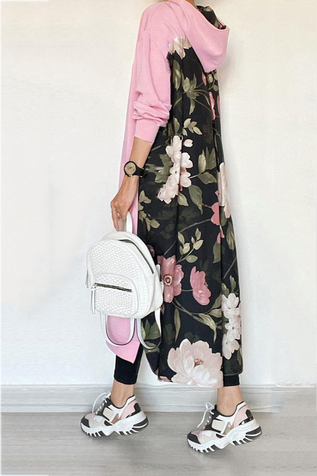 Stilla | Sweatshirt med lange ærmer i bomulds patchworkstil med blomstertryk på ryggen