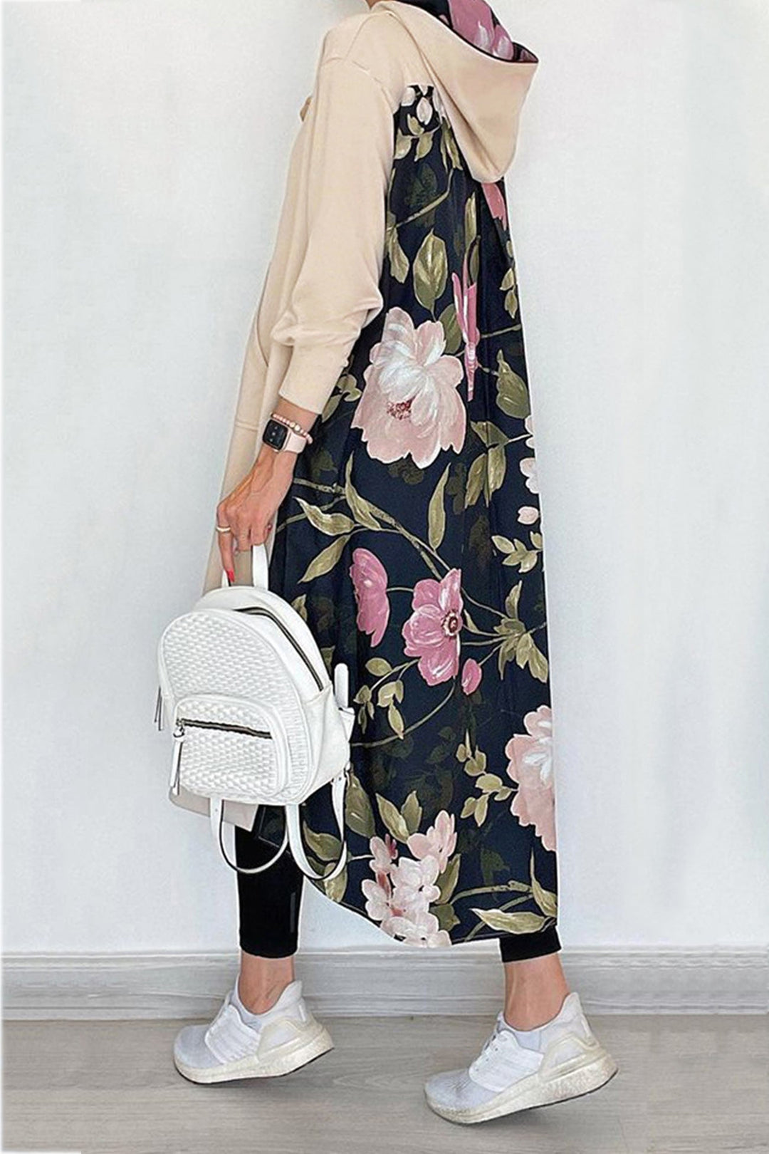 Stilla | Sweatshirt med lange ærmer i bomulds patchworkstil med blomstertryk på ryggen