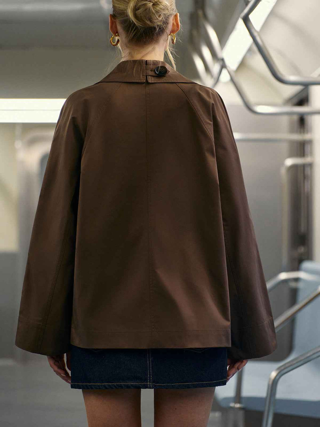 Stilla | Trenchcoat Dame - Klassisk Dobbelt Rækkedesign med Taljeret Snit