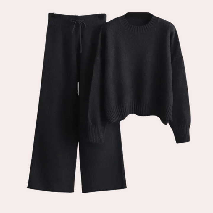 Stilla | Stilfuld Strikensemble Til Kvinder: Blødt Sweatshirt Og Stylisk Bukser
