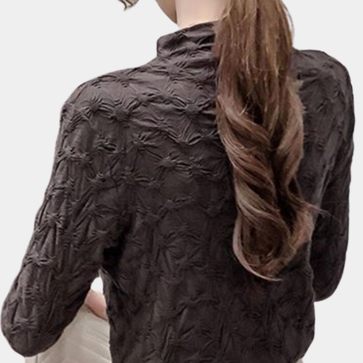 Stilla | Elegant Damenbluse med en høj elegant udskæring