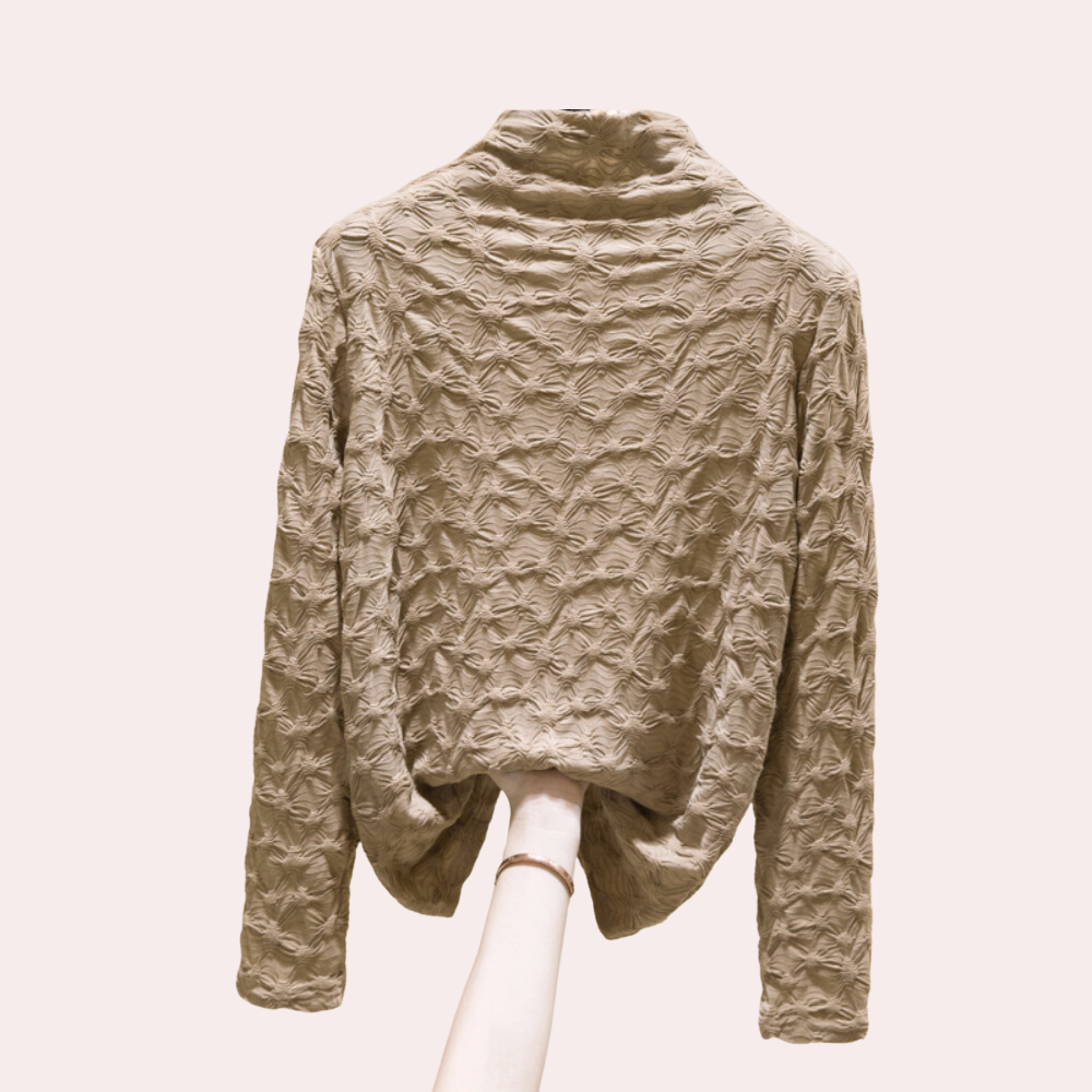 Stilla | Elegant Damenbluse med en høj elegant udskæring