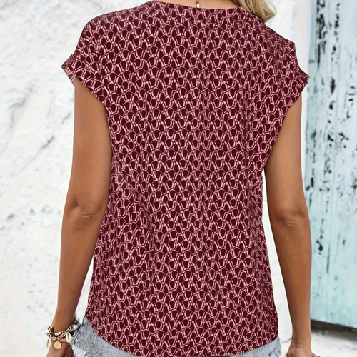 Stilla | T-Shirt Med V-Udskæring, Med Elegant Geometrisk Mønster Og Korte Ærmer