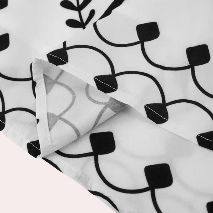 Stilla | Trendy 2 Delt Sæt Til Kvinder Med Et Stiliseret Print