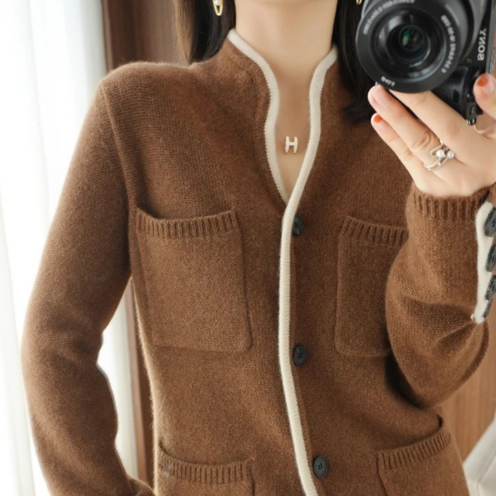 Stilla | Sofistikeret Strikket Cardigan til Kvinder med Lommer