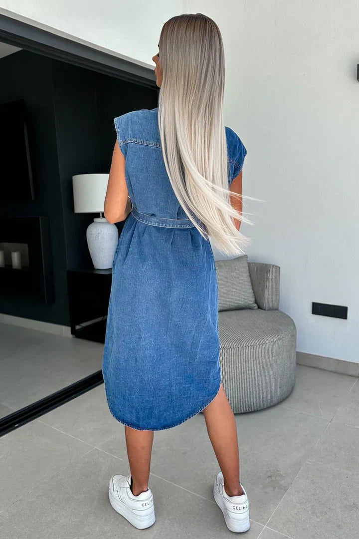 Stilla | Denim Kjole Med Dobbelt Knaplukning og Korte Ærmer