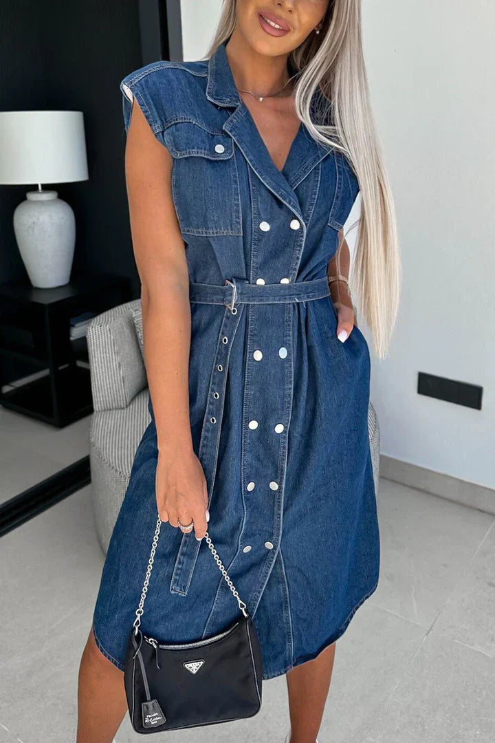 Stilla | Denim Kjole Med Dobbelt Knaplukning og Korte Ærmer