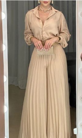 Stilla | Luksuriøs, Elegant Top i Khaki og Slipsbukser med Klap
