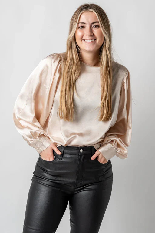 Stilla | Satinbluse i Champagne Med Ballonærmer