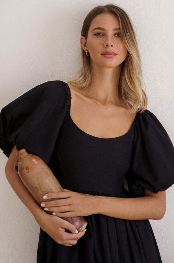 Stilla | Elegante Midikjole Med Puffærmer