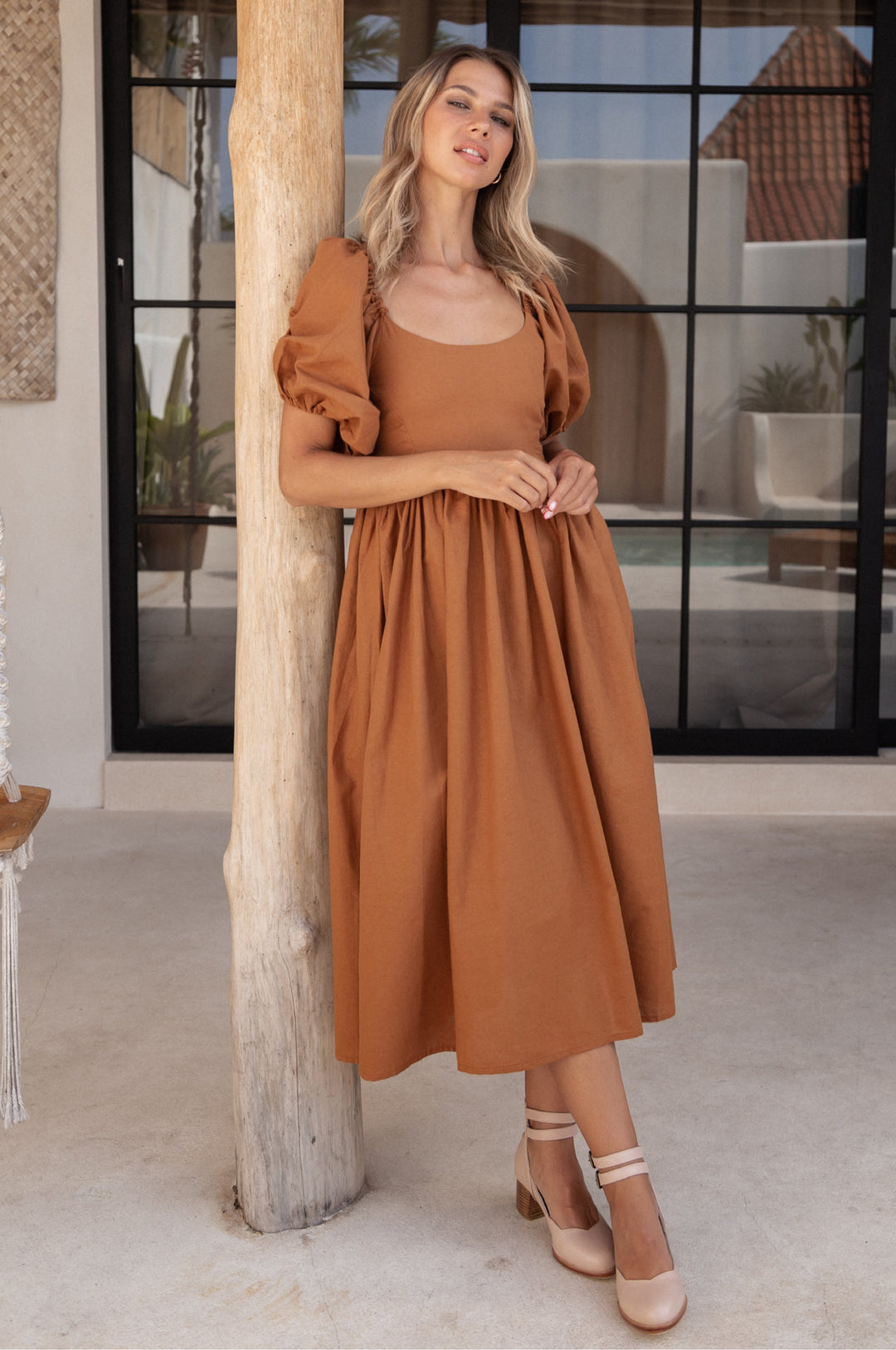 Stilla | Elegante Midikjole Med Puffærmer