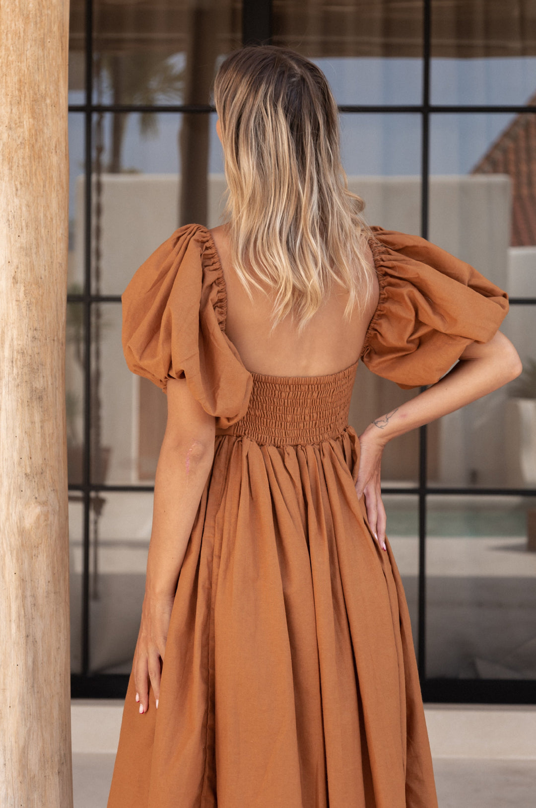Stilla | Elegante Midikjole Med Puffærmer